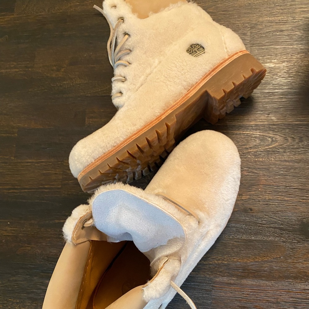 Timberland women’s size 9 boots NWOT